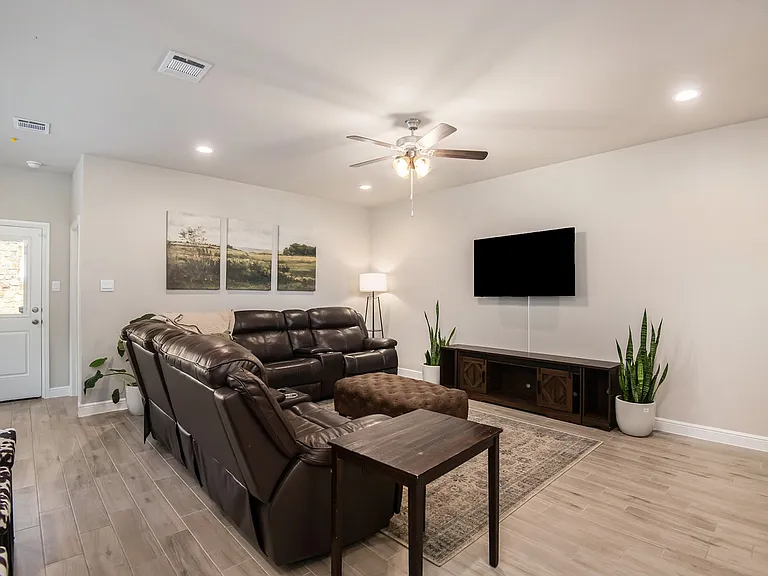 229 Dunmore Dr — Photo 3