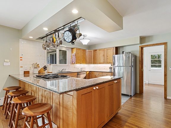 5th image of 111 Hedges Ln