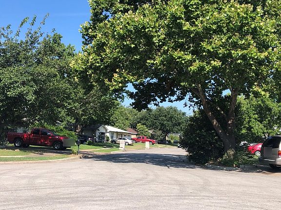 5th image of 1101 Dickens Ct