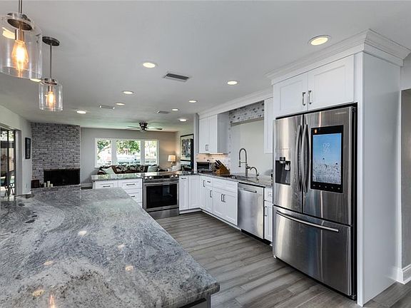5th image of 5100 Venetian Blvd NE