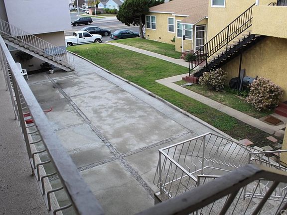 5th image of 4426 N Lakewood Blvd APT 9