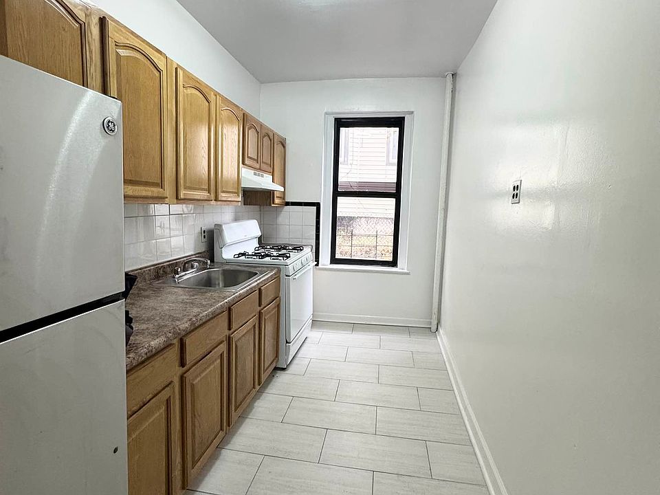 2nd image of 1075 Edison Ave #3C