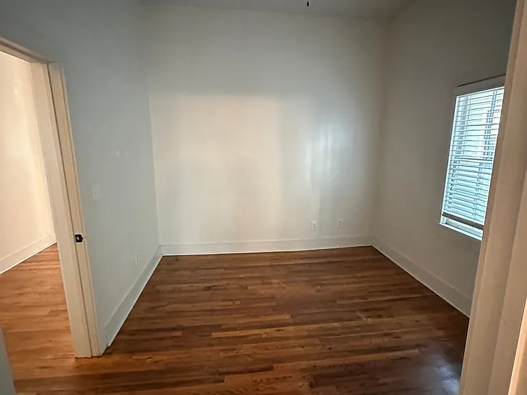 614 E Henry St — Photo 23