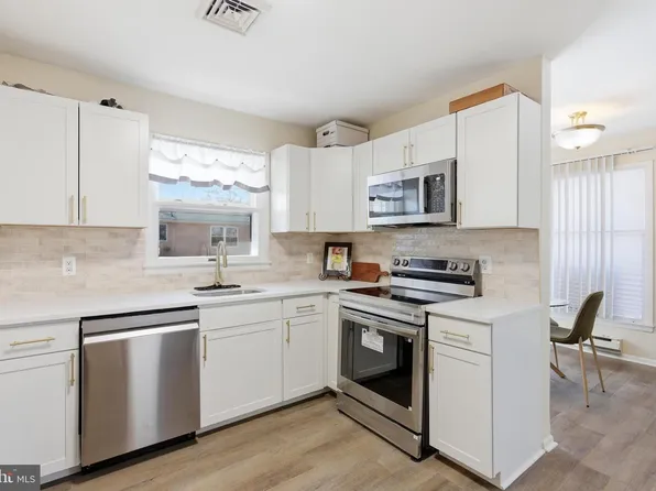 43 Magnolia Rd, Stafford Twp, NJ 08050