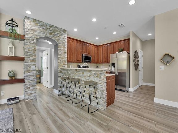 5th image of 2831 SW 26th Pl