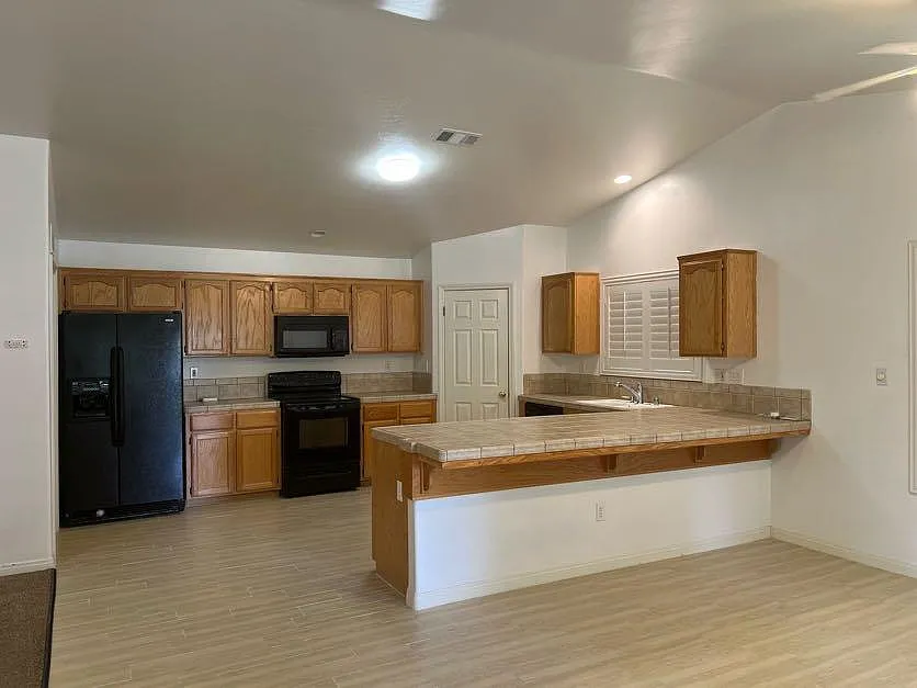 3 bed, 1586 sqft, $2,495 — Photo 4