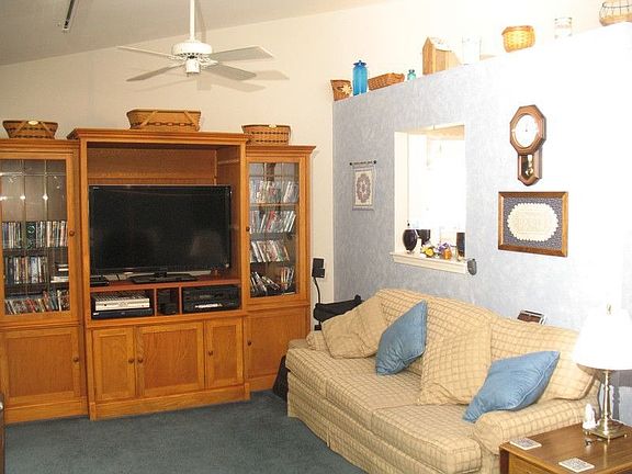 4th image of 315 Victorian Ln #11