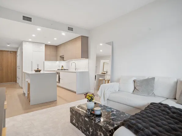 4168 Lougheed Hwy #1203, Burnaby, BC V5C 0N9