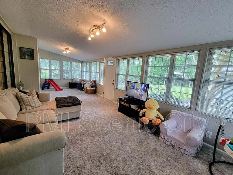 709 James Ave — Photo 17