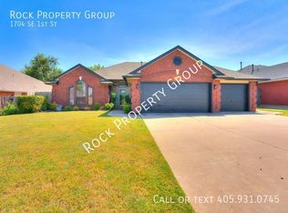 1704 SE 1st St, Moore, OK 73160
