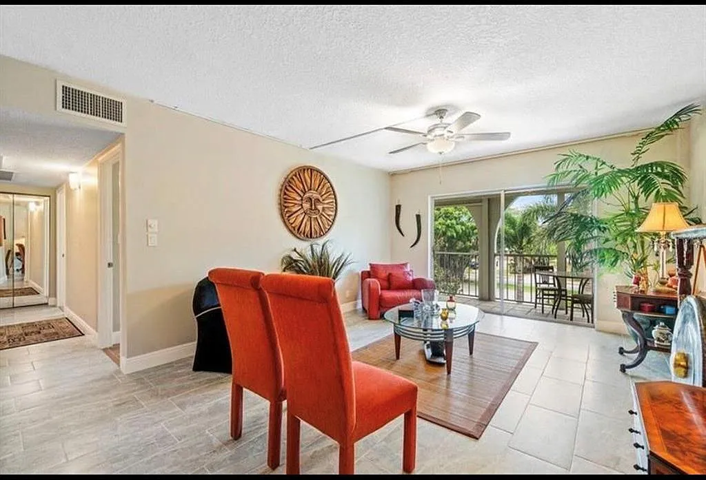 2 bed, 2.0 bath, 1080 sqft, $2,200 — Photo 3