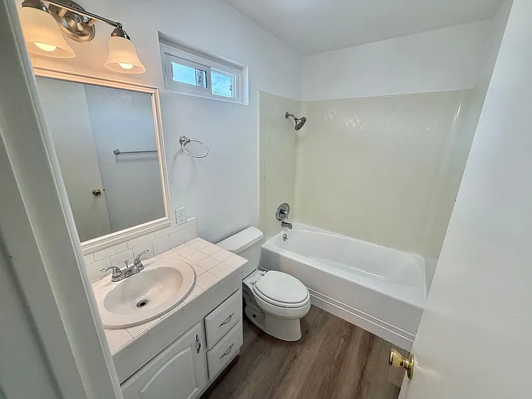 1901 Rockefeller Ln — Photo 9