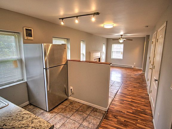 4th image of 1321 Laidlaw Ave #4