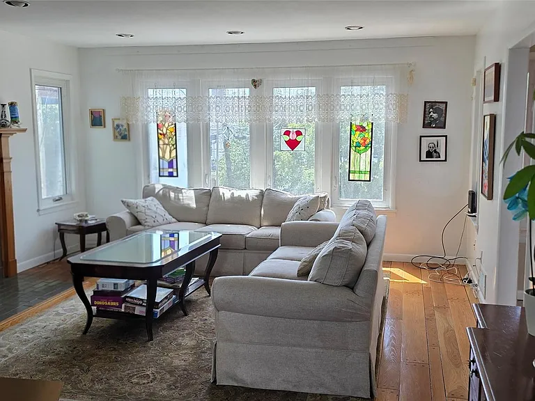 24 Anderson Ave — Photo 4