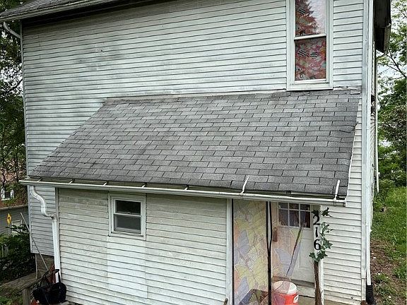 3rd image of 216 Morton Ave