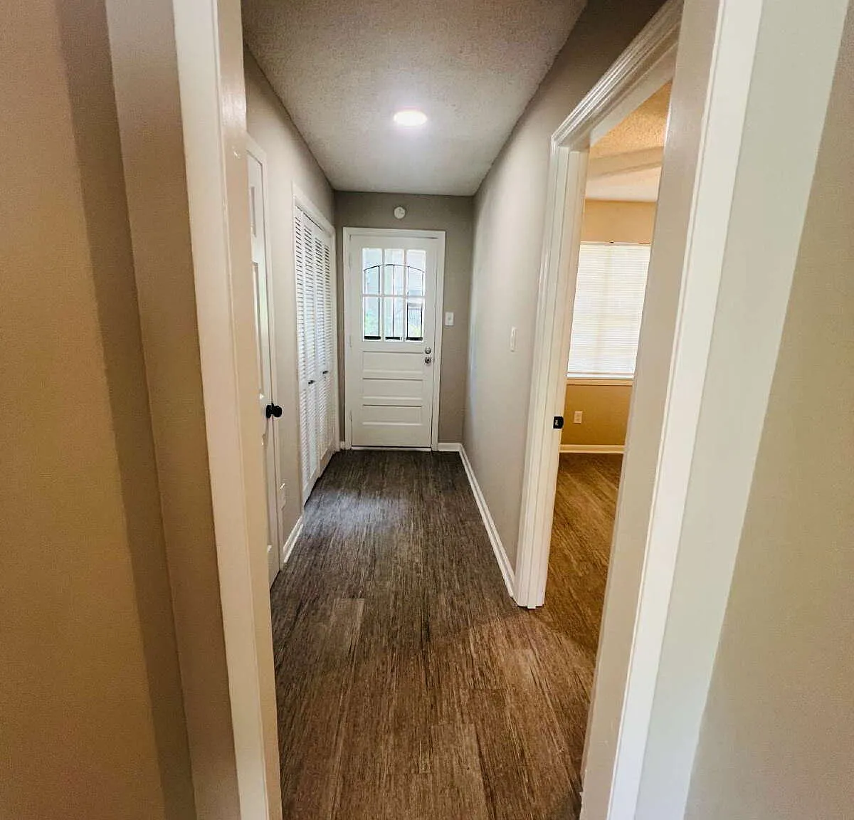 3 bed, 2.5 bath, $1,400 — Photo 2