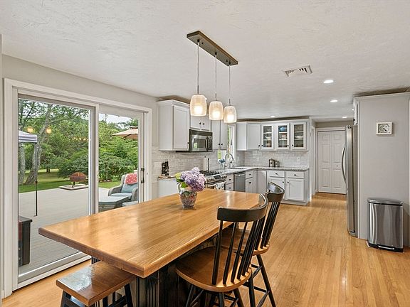 5th image of 12 Hillcrest Rd