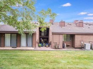 53 Meadowview Dr, Annandale, NJ 08801