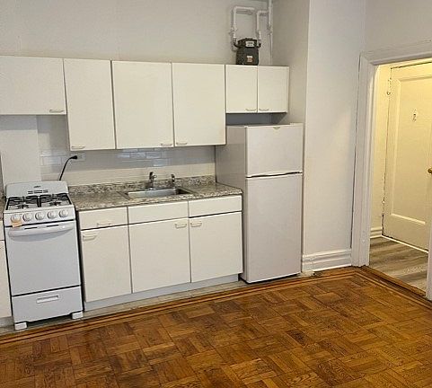 3rd image of 421 W 24th St APT 2A