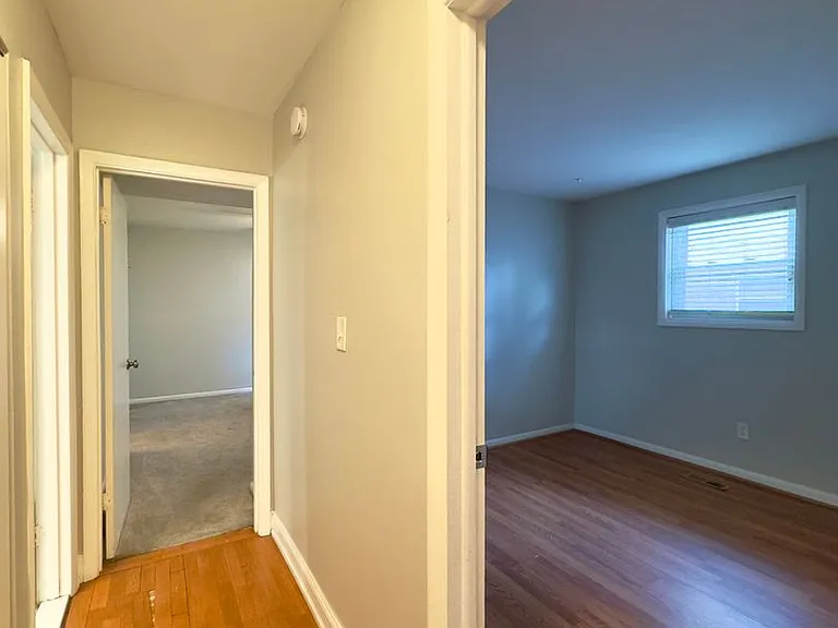 11 Warren Lodge Ct #B — Photo 8