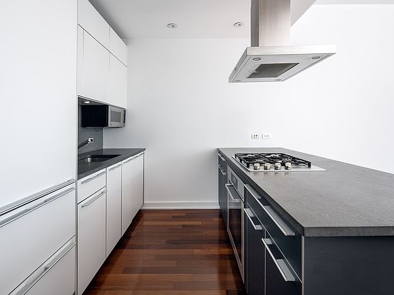 3rd image of 101 Warren St APT 690