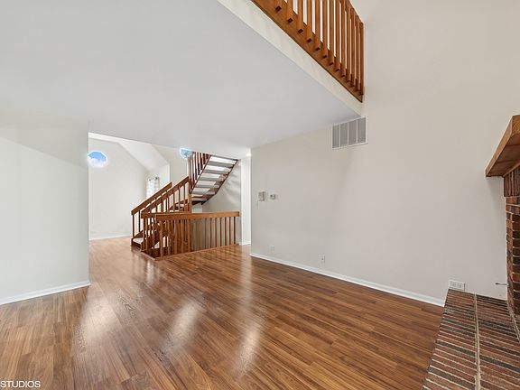3rd image of 505 Country Ln