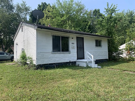 2nd image of 601 W Alma Ave