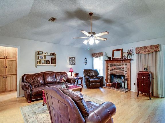 3rd image of 113 Noe Ln