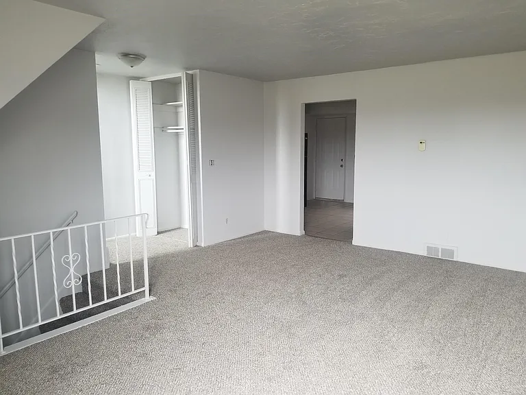 Washington Townhomes — Photo 11