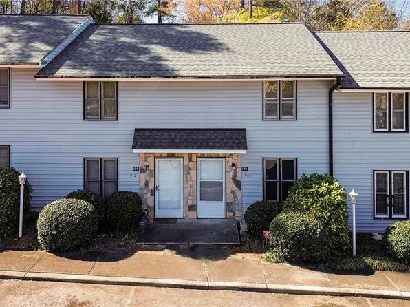 910 S Ridge Ct, Winston Salem, NC 27107
