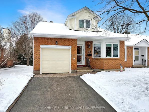 32 Innesbrook Ct #16, Ottawa, ON K2S 1C7