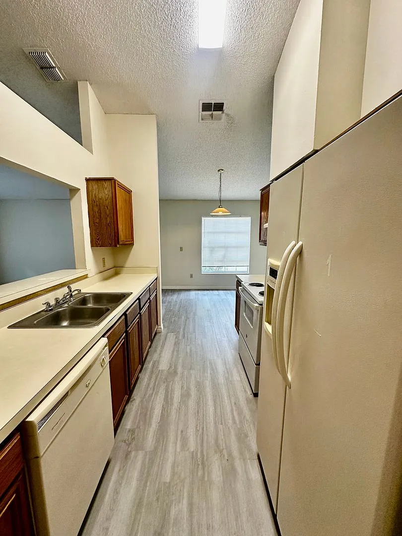 3/2 Single Family Home with EXTRA Large Backyard — Photo 3