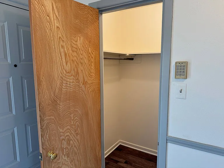 4115 Rivercrest Dr — Photo 2