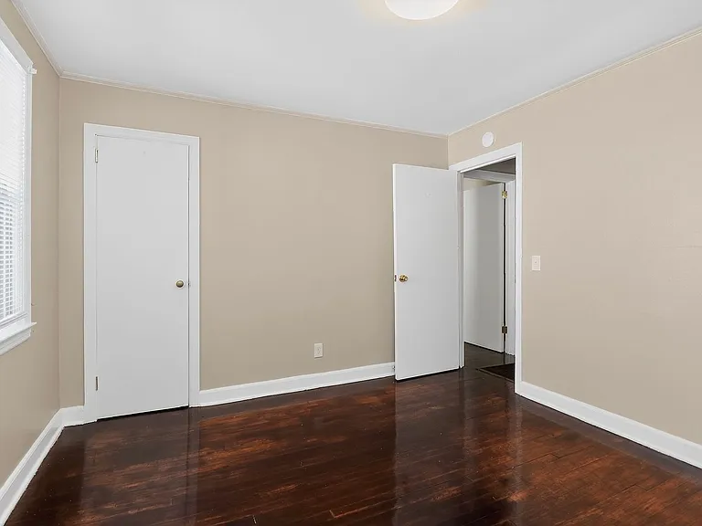 1011 Lomond Ave — Photo 10