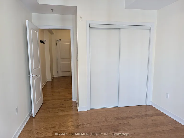 90 Charlton Ave W #702 — Photo 8