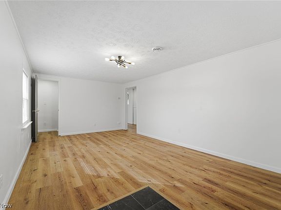 4th image of 119 Pleasant Ave