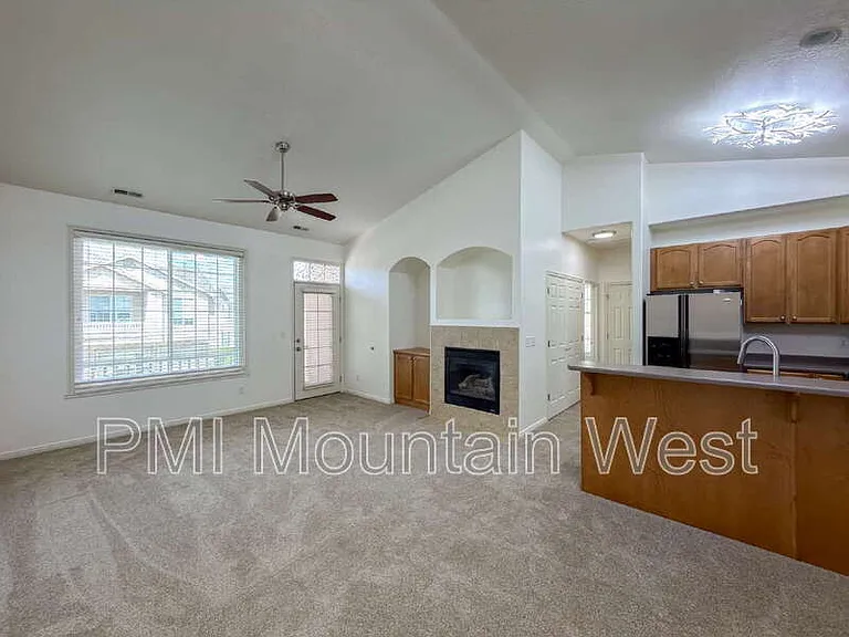 443 Kent Dr — Photo 4