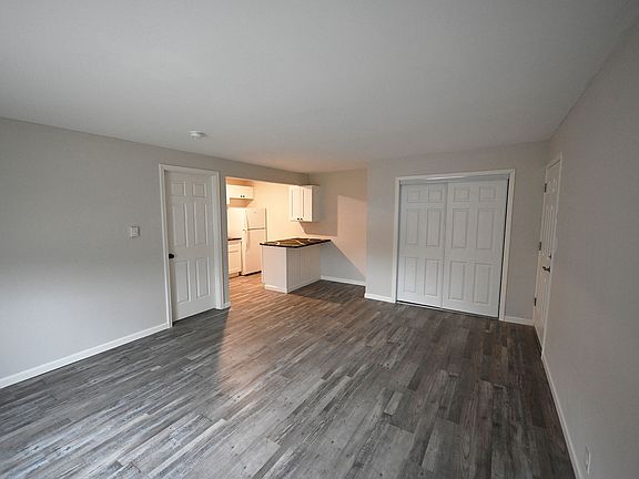 5th image of 227 Hillside Cir #9