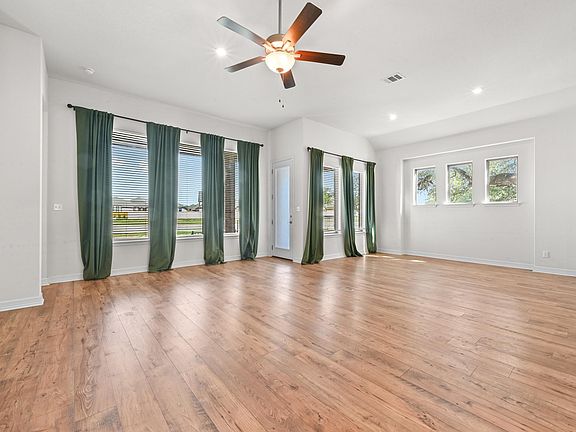 3rd image of 208 W Branch Rd