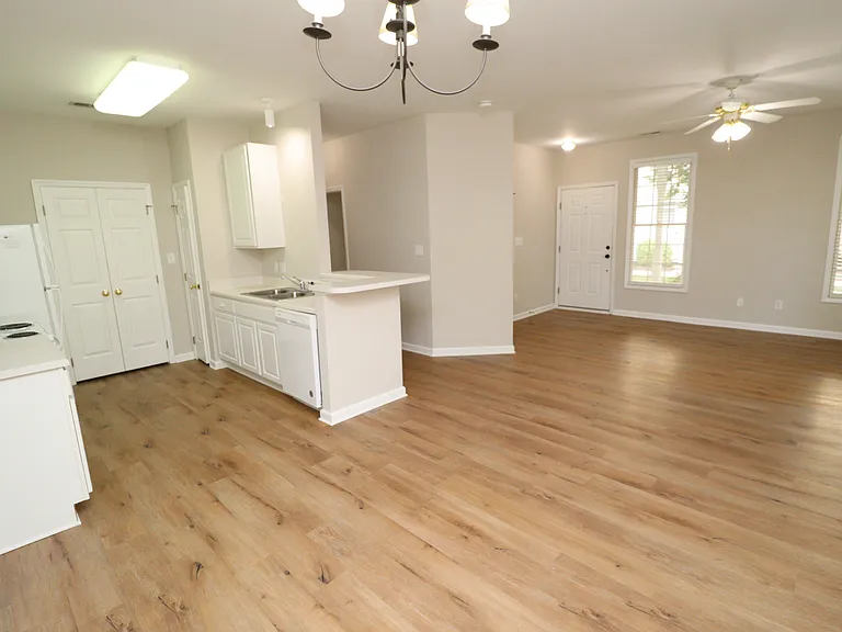 2812 Kudrow Ln — Photo 7