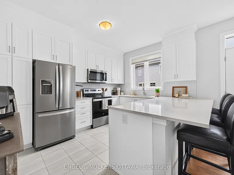 33 Focality Cres — Photo 11