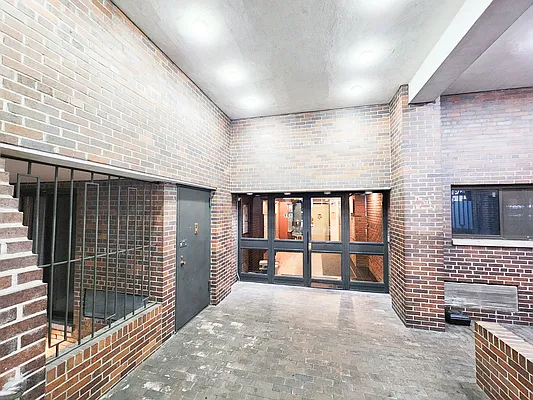 Rented by Avenues Real Estate | media 17