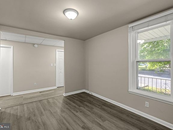 5th image of 123 W Main St