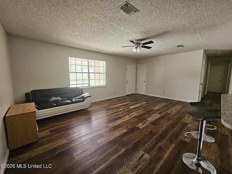 530 Easterbrook St — Photo 8