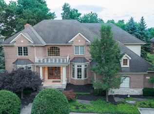 71 Greenan Ln, Lake Orion, MI