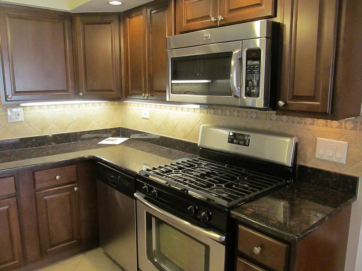 kitchen - 328 Wisconsin Ave #1C