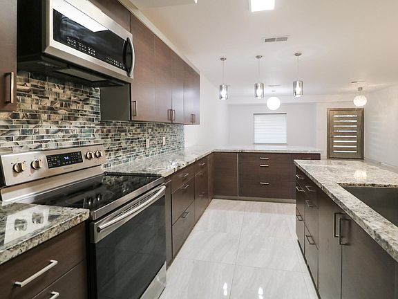 3rd image of 419 E Del Mar Blvd