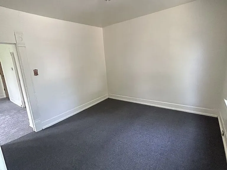 2121 W Brown St — Photo 15