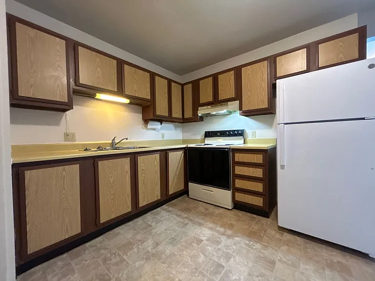 915 Lincoln St — Photo 5