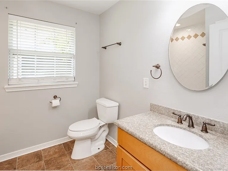 1004 Edgewood Dr — Photo 18